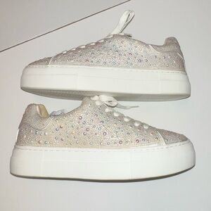 Betsey Johnson Sidny Sidney Ivory sneakers - iridescent pearl